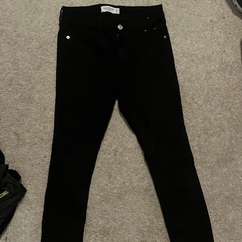Size 4 short Abercrombie and Fitch Super Skinny ankle mid-rise black jeans